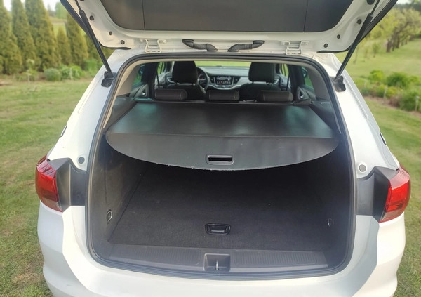 Opel Astra cena 41500 przebieg: 172000, rok produkcji 2018 z Kielce małe 742